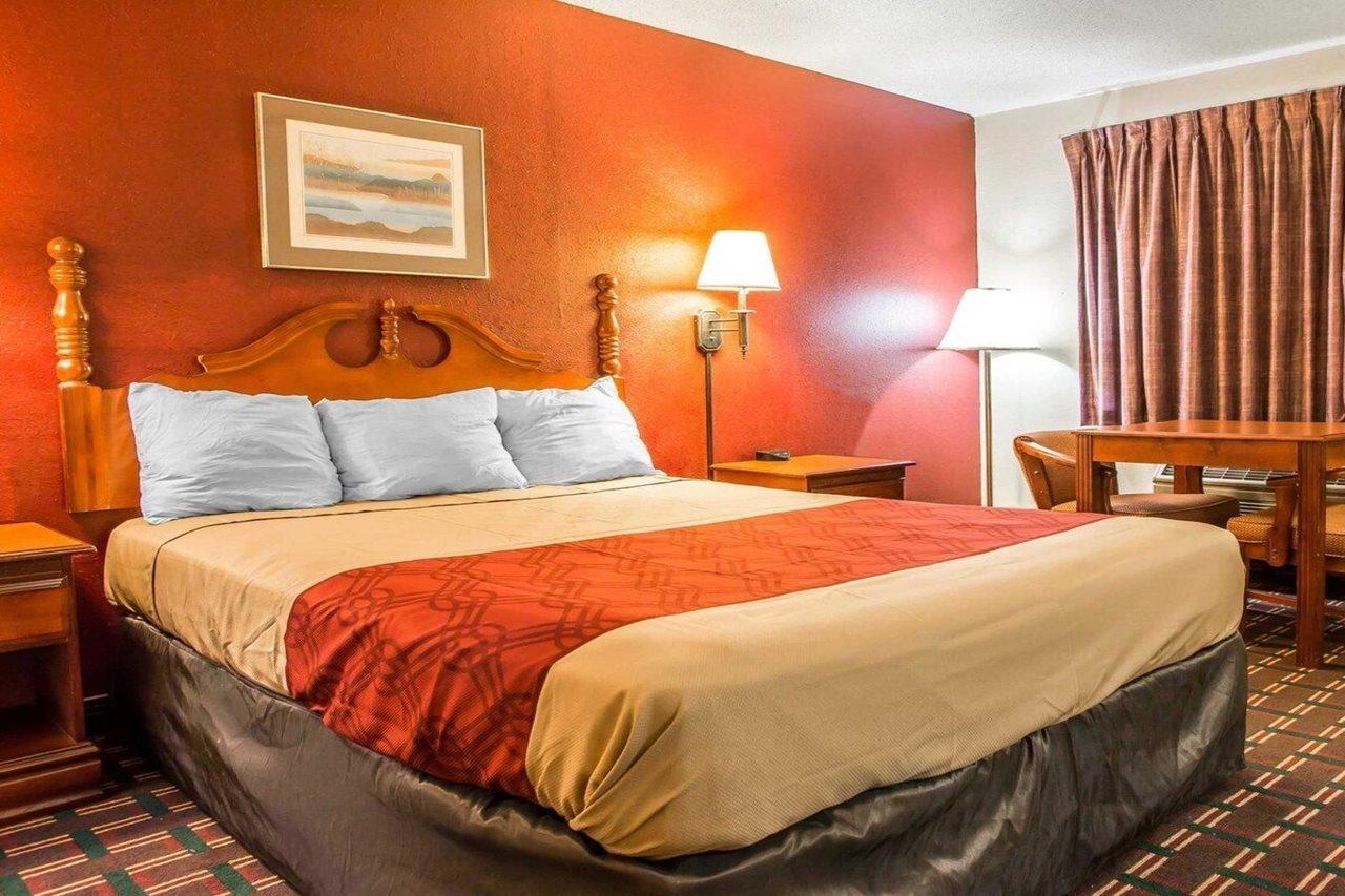 Rodeway Inn Montpelier Exterior photo